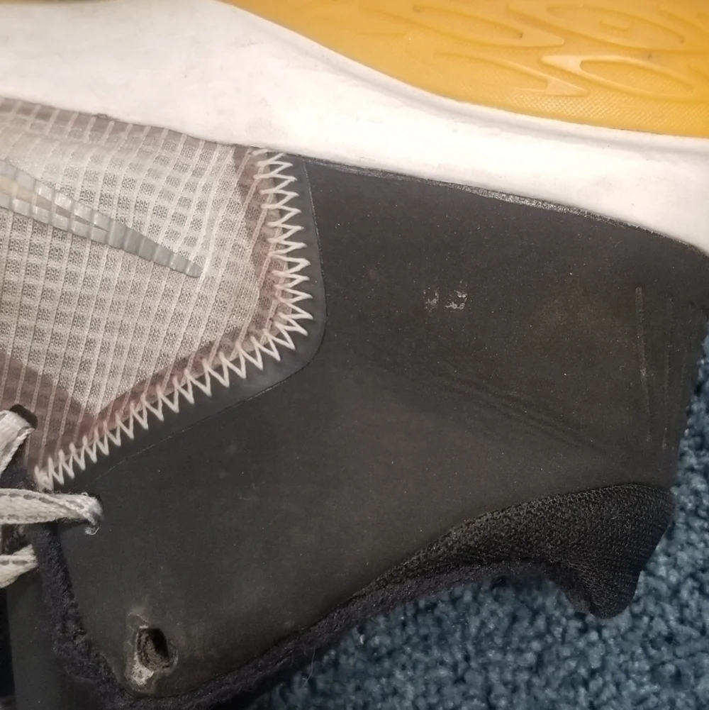 Nike Kyrie Flytrap 4EP Basketball Sneakers. CT1972-006. Released 2022. Size 8. - Picture 5 of 11